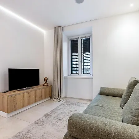 Apartment App 206 Palazzo Cavour *