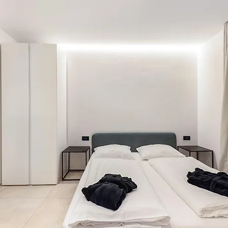 App 206 Palazzo Cavour Апартаменти *